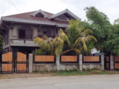 RedDoorz Hostel @ Madrias Pension House Isabela Hotels in Isabela