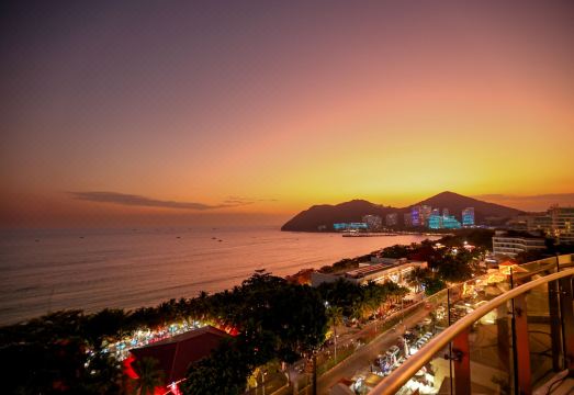 싼야 호텔 수영장 전경