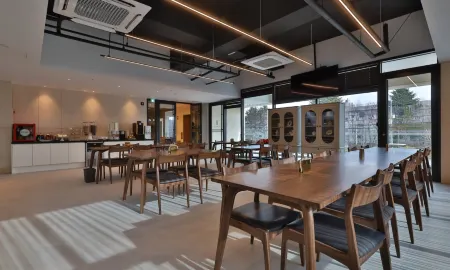 Daegu Billion Western Hotel Отели рядом с достопримечательностью «Daegu Arboretum»