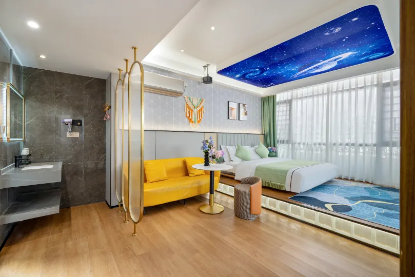 Foshan Bomeng Qingju Cinema Homestay"