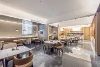 Lhasa Baicheng Railway Station Wangfujing Atour Hotel