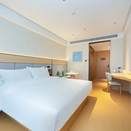 Crown Hotel (Sanling Plaza Food Street Branch, Xianyou Bus Station, Putian)