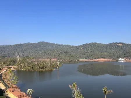 THE MOON HOTEL Отели в г. Натуи