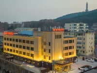 Vienna Hotel (Dalian Lushun Center Square Branch) Hotel in zona Baiyushan Scenic Spot