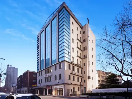 Luckyland Trade Building Hotel Отели рядом с достопримечательностью «Donghua University(Yanan Road Campus)»