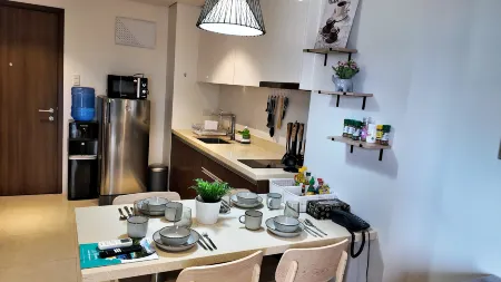 Dominiks spacious family 1 Bedroom 47sqm Tambuli Pool Balcony up to 6 People Отели рядом с достопримечательностью «Мактан»