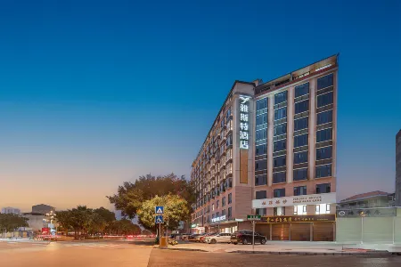 Yeste Hotel (Yizhou Hechi Shizheng Zhongxin Guangchang) Отели в г. Хэчи