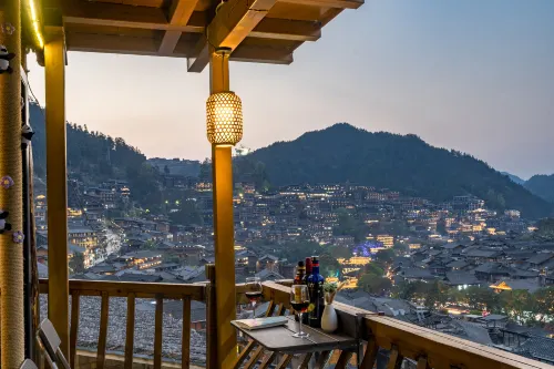 Xijiang Xianxin·Banshan Xingsu Light Luxury Panorama Hotel