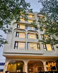 Baogui Begrace Xingkongchuangyi Hotel (Panyuwanbozhanglong Branch) Hotels near Chenyong Park