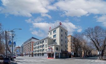 Jifeng Hotel (Heihe Central Commercial Pedestrian Street)