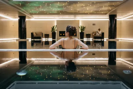 The Carlton, Moscow (Карлтон Москва) Отели рядом с достопримечательностью «Скульптурный ансамбль «Знаки Зодиака»»