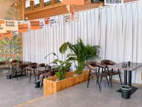 Tekes Swan Inn (Bagua City Center Taiji Altar) - بار