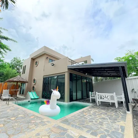 Mountain Private Pool Villa-Bangsaen