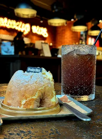 Brooklyn Blues Hotel Отели рядом с достопримечательностью «Hello Museum»