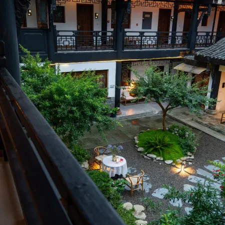 Emei Mountain and Courtyard. Jingzhu Shiguang Hot Spring Hotel