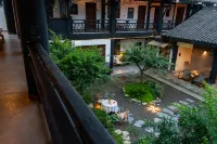 Emei Mountain and Courtyard. Jingzhu Shiguang Hot Spring Hotel