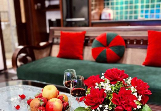 [하노이 거리의 식당 풍경 또는 CAMELLIA RESIDENCE HANOI 주변 사진]