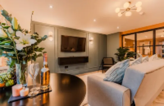 Luxury Georgian Apartment by Hauss Ayr, 5mins Beach Hotels near Carnegie Library