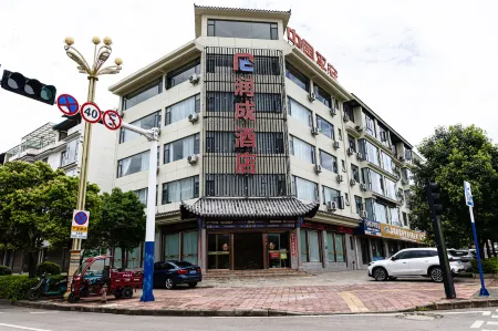 lufengrunchengjiudian Отели в г. Луфын