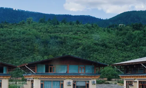 Villafound Shangri-La Womasto Resort