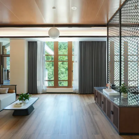 Jiugushui Wenquan Center Hotel