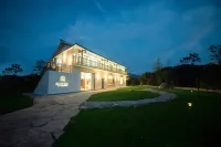 沐山湖·雅舍（荔波月亮湖濕地公園店） 荔波站附近的飯店