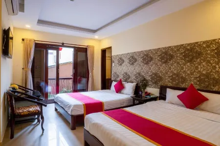 Golden River Hotel Отели рядом с достопримечательностью «Old House of Tan Ky»