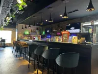 Hampton by Hilton Dubai Al Barsha Отели рядом с достопримечательностью «Шоссе шейха Зайда»