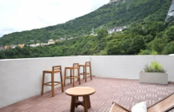 Shiwai Qilan Homestay (Kangding Love Song Square Liuliu City)