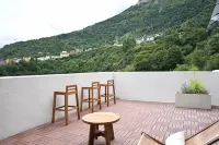 Shiwai Qilan Homestay (Kangding Love Song Square Liuliu City)