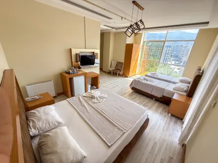 By Sultan Otel Отели рядом с достопримечательностью «Emir Sultan Cami»