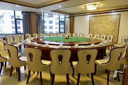 Guidong Hongyun Business Hotel Отели рядом с достопримечательностью «Mao Zedong Former Residence Exhibition Hall»