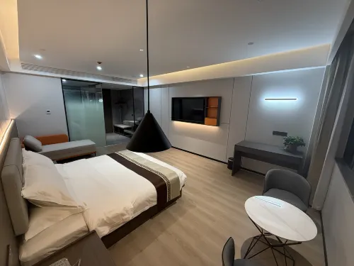 Chuyun Hotel (Baokang High-Speed Railway Station)