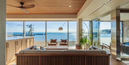 UMITO KAMAKURA KOSHIGOE Отели рядом с достопримечательностью «Shichirigahama Beach»