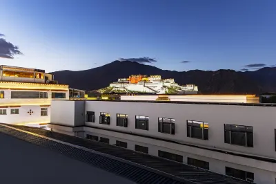 The Potala Palace Jicai International Hotel (Barkhor Street Branch) Các khách sạn gần Dazhalugong Monument