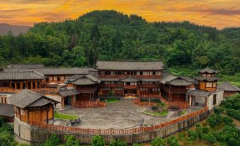 Mengli River Bend Homestay