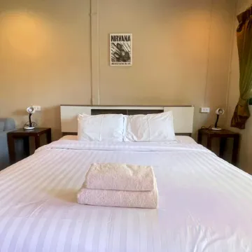 New Breakers Hotel Rawai Отели рядом с достопримечательностью «Пляж Равай»