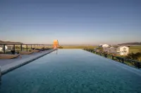 Cloud Retreat Half An Ocean Hotel - Pools