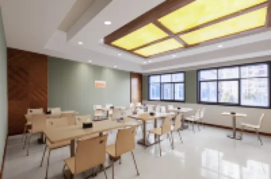 Vienna Zhihao Hotel (Changde Wuling Avenue High-speed Railway Station Store)