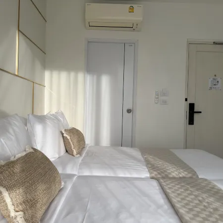 Tatami Hotel Phuket Отели рядом с достопримечательностью «Ват Кетхо Пхукет»