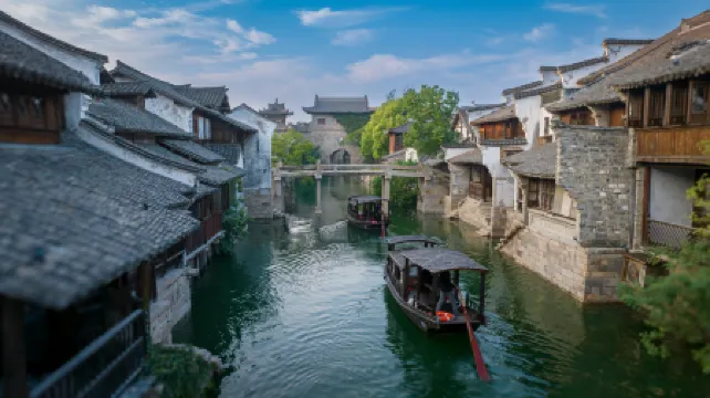 Yanguan Chaolezhicheng Old Town Hotel