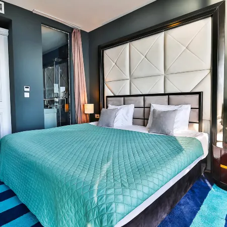Royalis Suites Rafailovici - Beachfront Sea View Apartments