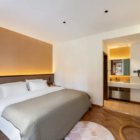 Yunfan Hotel (Guanglong Town Starlight Night Market Branch, Fuxian Lake)