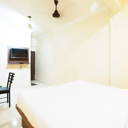 Hotel Della Comfort near Ambreshwar Shiv Mandir, Ambernath