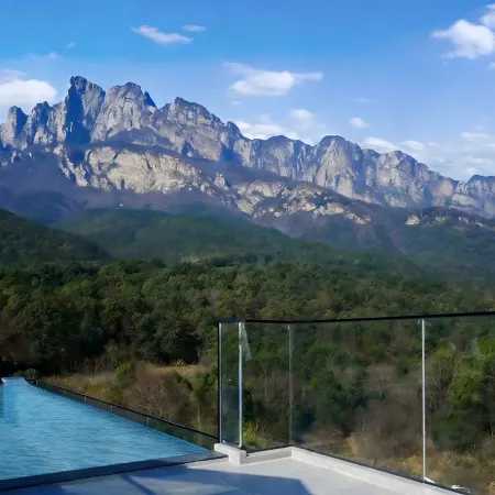 GULUXURY HOTEL