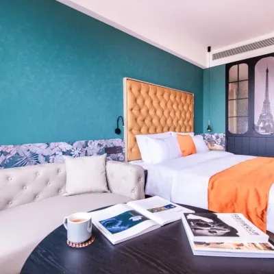 LUX CBINS Hotels near Guiling Island