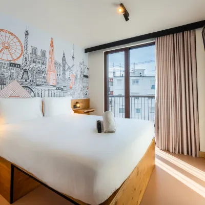easyHotel Valencia Ciutat Vella Hotels near Silk Exchange