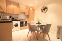 Stylish Whitechapel 1 Bedroom in London Near Elizabeth Line Sleeps 4 - Bathtub