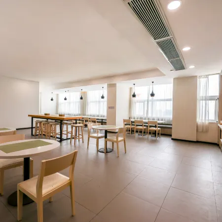 Four Seasons Cloud Hotel (Peixian Hancheng Scenic Area Branch)
