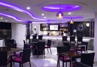 Stylish 1 Bedroom Unit at White Tower in the heart of Angeles City - بار